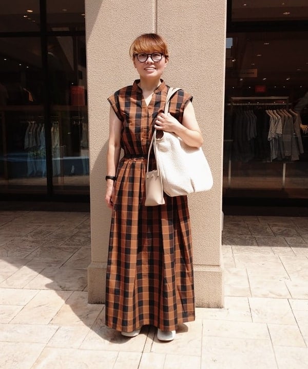 BEAMS HEARTの【秋まで使える】【洗濯機洗い可】ギンガムチェック スキッパー フレアワンピース 25AW フレンチスリーブ 秋色を使ったコーディネートを紹介します。｜Rakuten Fashion(楽天ファッション／旧楽天ブランドアベニュー)6179214