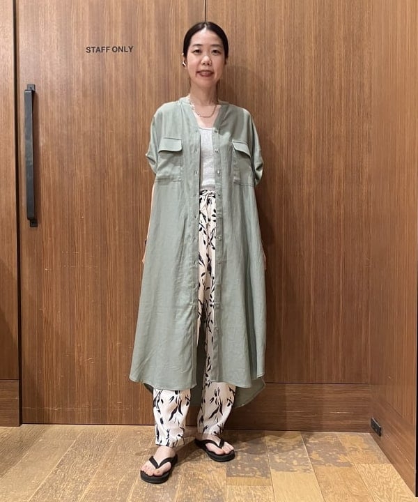 BEAMS HEARTの【洗濯機洗い可】ペイントプリント テーパードパンツ 25SS イージーパンツ ウエストゴムを使ったコーディネートを紹介します。｜Rakuten Fashion(楽天ファッション／旧楽天ブランドアベニュー)6179228