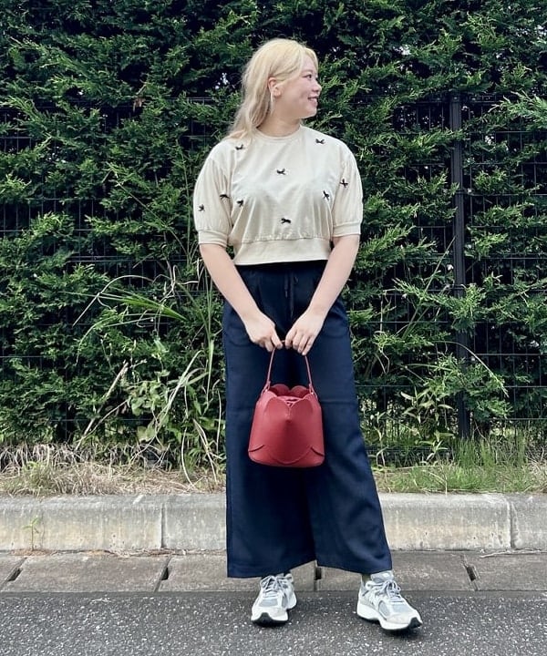 BEAMS HEARTの【洗濯機洗い可】リネンライク イージーパンツ ウエストゴム ワイドパンツを使ったコーディネートを紹介します。｜Rakuten Fashion(楽天ファッション／旧楽天ブランドアベニュー)6179389