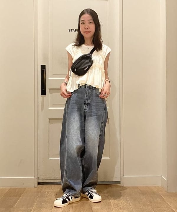 BEAMS HEARTのデニム コクーン パンツを使ったコーディネートを紹介します。｜Rakuten Fashion(楽天ファッション／旧楽天ブランドアベニュー)6179391