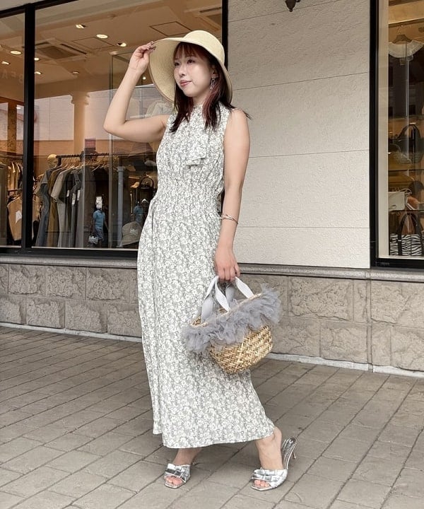 BEAMS HEARTの小花 タイカラー ワンピースを使ったコーディネートを紹介します。｜Rakuten Fashion(楽天ファッション／旧楽天ブランドアベニュー)6179399