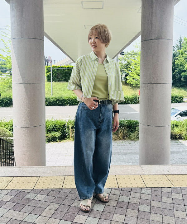 BEAMS HEARTのデニム コクーン パンツを使ったコーディネートを紹介します。｜Rakuten Fashion(楽天ファッション／旧楽天ブランドアベニュー)6179435