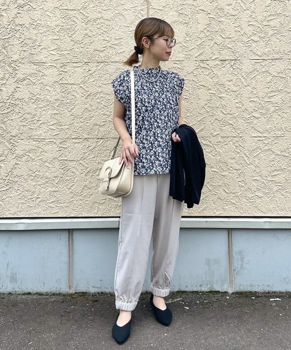 BEAMS HEARTのネック フリル シャーリング ブラウスを使ったコーディネートを紹介します。｜Rakuten Fashion(楽天ファッション／旧楽天ブランドアベニュー)6179483