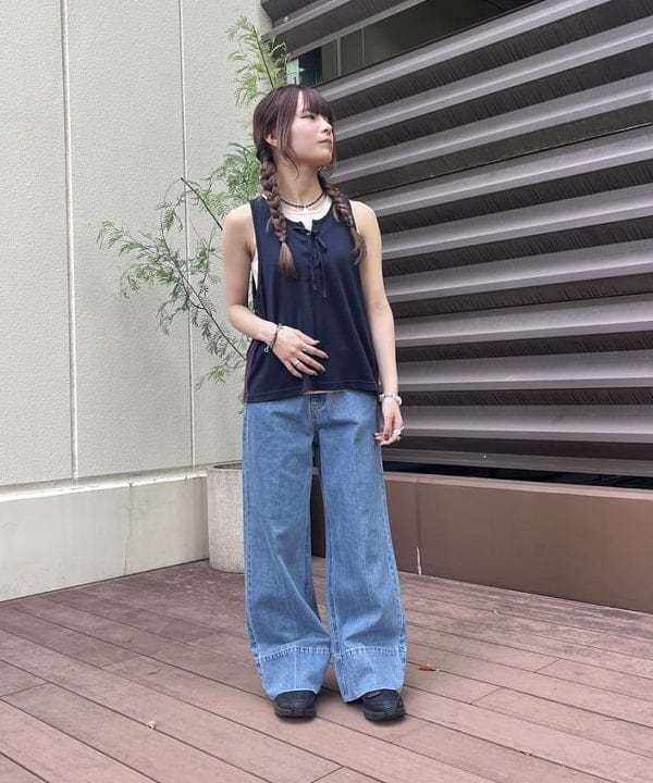 BEAMS WOMENのセンタープレス ワイドデニムパンツ(S~M)を使ったコーディネートを紹介します。｜Rakuten Fashion(楽天ファッション／旧楽天ブランドアベニュー)6179519