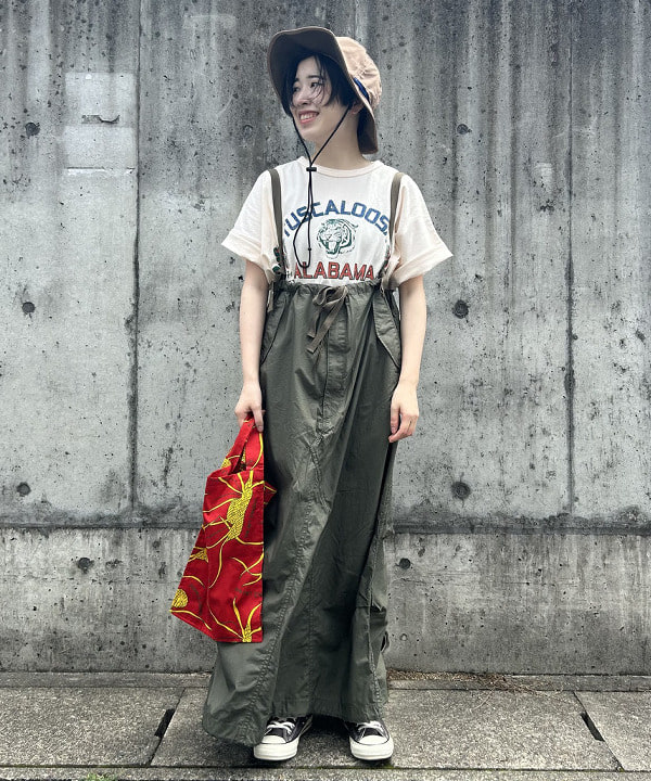 BEAMS HEARTのリメイク風 プリント Tシャツを使ったコーディネートを紹介します。｜Rakuten Fashion(楽天ファッション／旧楽天ブランドアベニュー)6179648