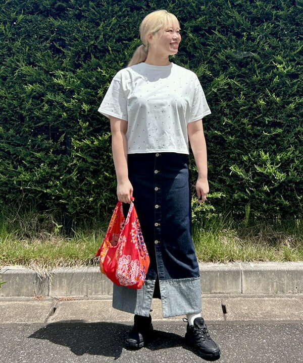 BEAMS HEARTのカラフル ホット フィックス Tシャツを使ったコーディネートを紹介します。｜Rakuten Fashion(楽天ファッション／旧楽天ブランドアベニュー)6179685