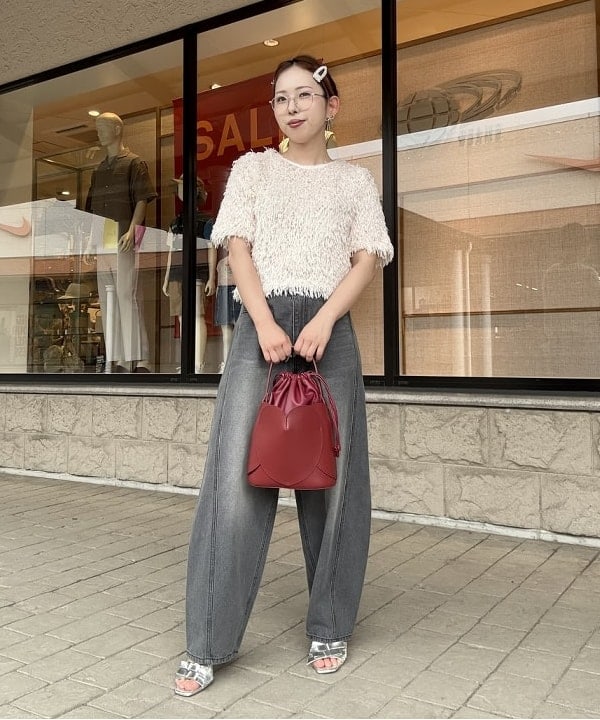 BEAMS HEARTのフェザー ハーフスリーブ プルオーバーを使ったコーディネートを紹介します。｜Rakuten Fashion(楽天ファッション／旧楽天ブランドアベニュー)6179779