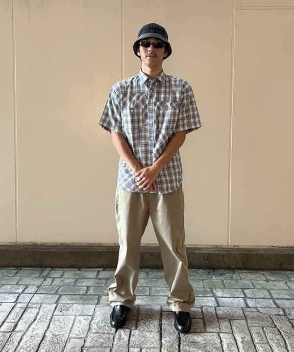 BEAMS OUTLETの切替え バイアス チェック シャツを使ったコーディネートを紹介します。｜Rakuten Fashion(楽天ファッション／旧楽天ブランドアベニュー)6179798