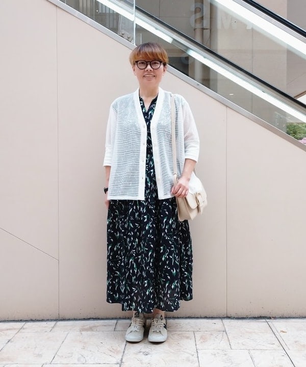 BEAMS HEARTの【秋まで使える】【洗濯機洗い可】スキッパー ティアード ワンピース 25AW フレンチスリーブ 秋色を使ったコーディネートを紹介します。｜Rakuten Fashion(楽天ファッション／旧楽天ブランドアベニュー)6179799