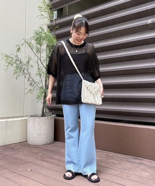 BEAMS HEARTのフレア デニム パンツを使ったコーディネートを紹介します。｜Rakuten Fashion(楽天ファッション／旧楽天ブランドアベニュー)6179842