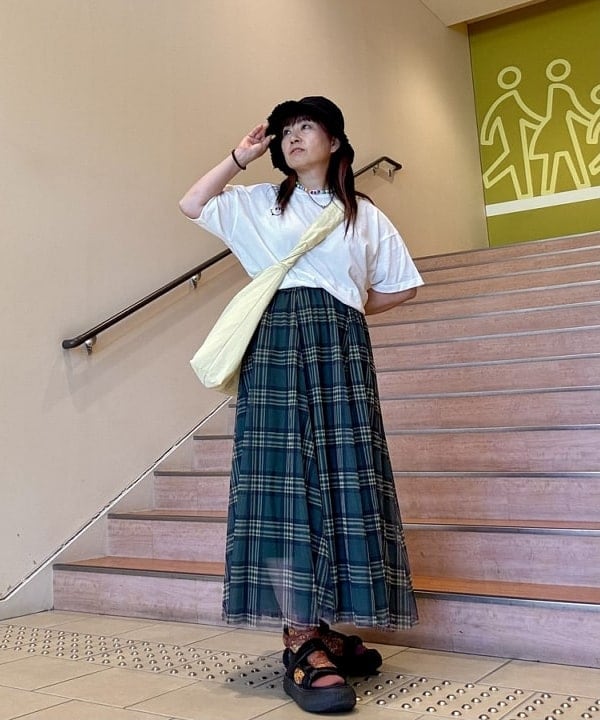 BEAMS HEARTのスマイル刺繍 Tシャツを使ったコーディネートを紹介します。｜Rakuten Fashion(楽天ファッション／旧楽天ブランドアベニュー)6179898