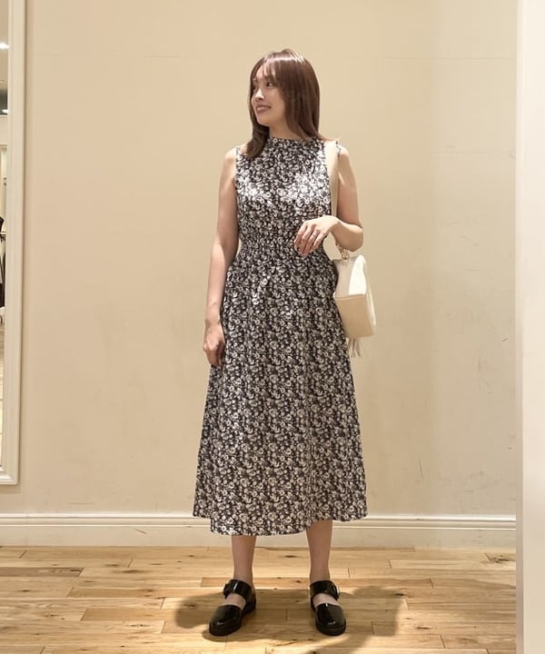 BEAMS HEARTの小花 タイカラー ワンピースを使ったコーディネートを紹介します。｜Rakuten Fashion(楽天ファッション／旧楽天ブランドアベニュー)6179905