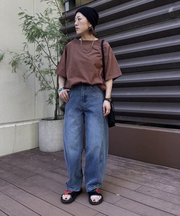 BEAMS HEARTのデニム コクーン パンツを使ったコーディネートを紹介します。｜Rakuten Fashion(楽天ファッション／旧楽天ブランドアベニュー)6180016