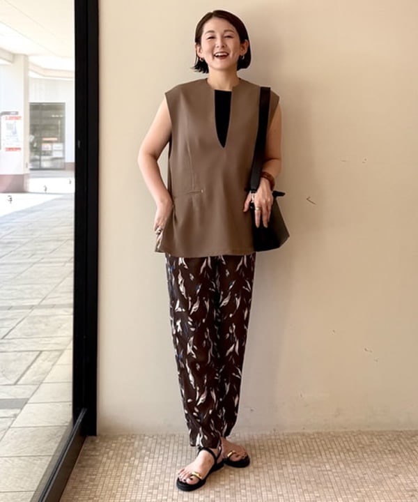 BEAMS HEARTのキーネック オーバー ベストを使ったコーディネートを紹介します。｜Rakuten Fashion(楽天ファッション／旧楽天ブランドアベニュー)6180291