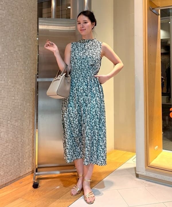 BEAMS HEARTの小花 タイカラー ワンピースを使ったコーディネートを紹介します。｜Rakuten Fashion(楽天ファッション／旧楽天ブランドアベニュー)6180313