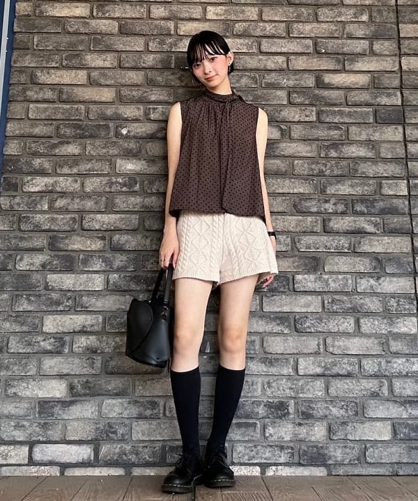 BEAMS HEARTの【秋まで使える】フロッキードット サテン ボウタイブラウス 25AW ノースリーブ きれいめ お仕事 オフィス オンオフ兼用を使ったコーディネートを紹介します。｜Rakuten Fashion(楽天ファッション／旧楽天ブランドアベニュー)6180336