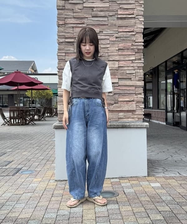 BEAMS HEARTのデニム コクーン パンツを使ったコーディネートを紹介します。｜Rakuten Fashion(楽天ファッション／旧楽天ブランドアベニュー)6180363