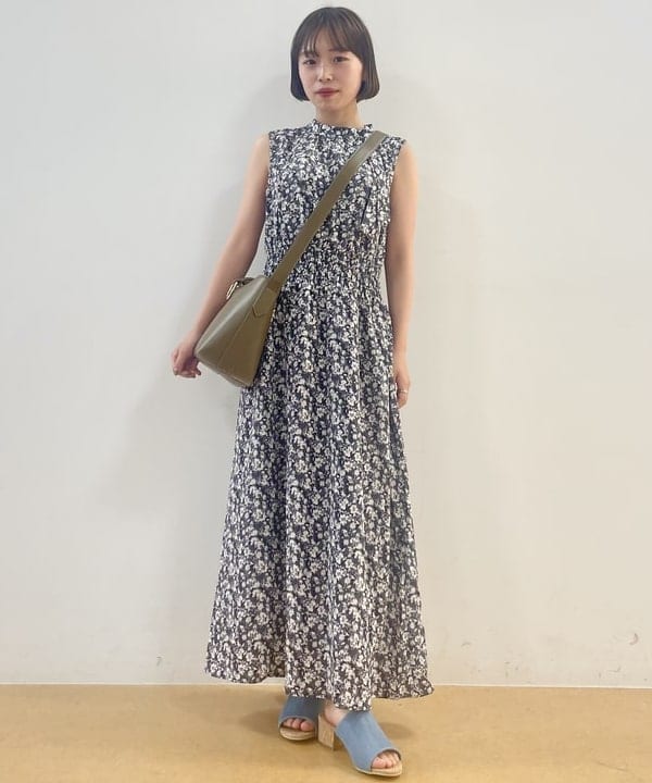 BEAMS HEARTの小花 タイカラー ワンピースを使ったコーディネートを紹介します。｜Rakuten Fashion(楽天ファッション／旧楽天ブランドアベニュー)6180368