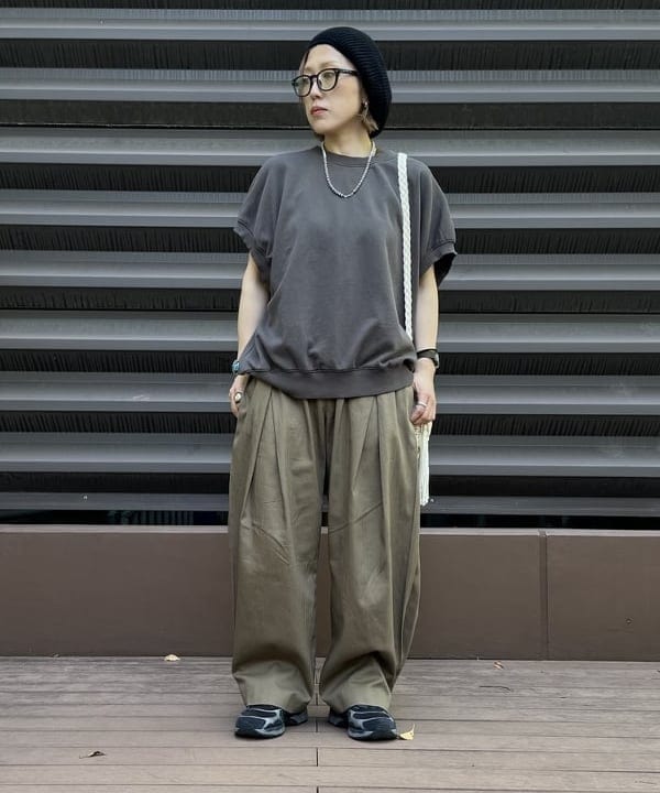 BEAMS HEARTのスウェット ロゴ 刺繍 プルオーバーを使ったコーディネートを紹介します。｜Rakuten Fashion(楽天ファッション／旧楽天ブランドアベニュー)6180401