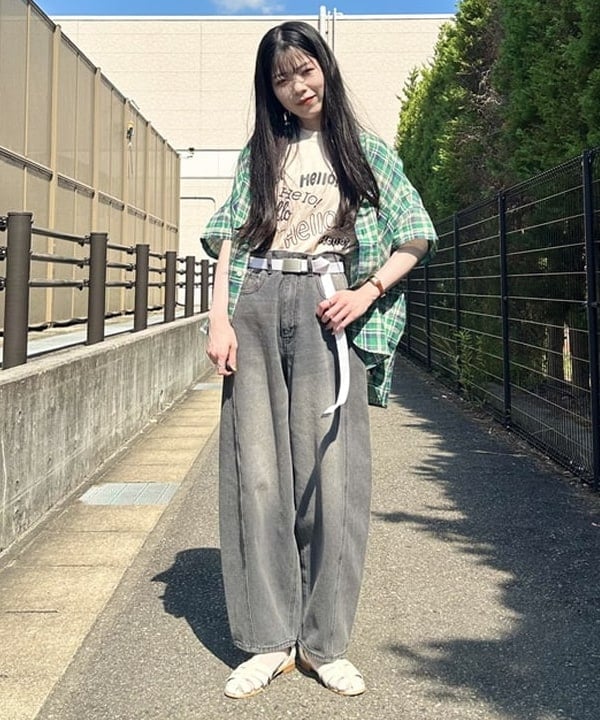 BEAMS WOMENのデニム コクーン パンツを使ったコーディネートを紹介します。｜Rakuten Fashion(楽天ファッション／旧楽天ブランドアベニュー)6180408