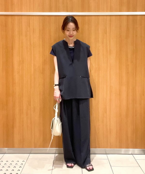 BEAMS HEARTのキーネック オーバー ベストを使ったコーディネートを紹介します。｜Rakuten Fashion(楽天ファッション／旧楽天ブランドアベニュー)6180412