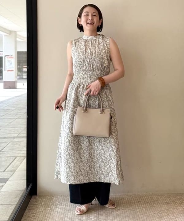 BEAMS HEARTの小花 タイカラー ワンピースを使ったコーディネートを紹介します。｜Rakuten Fashion(楽天ファッション／旧楽天ブランドアベニュー)6180465