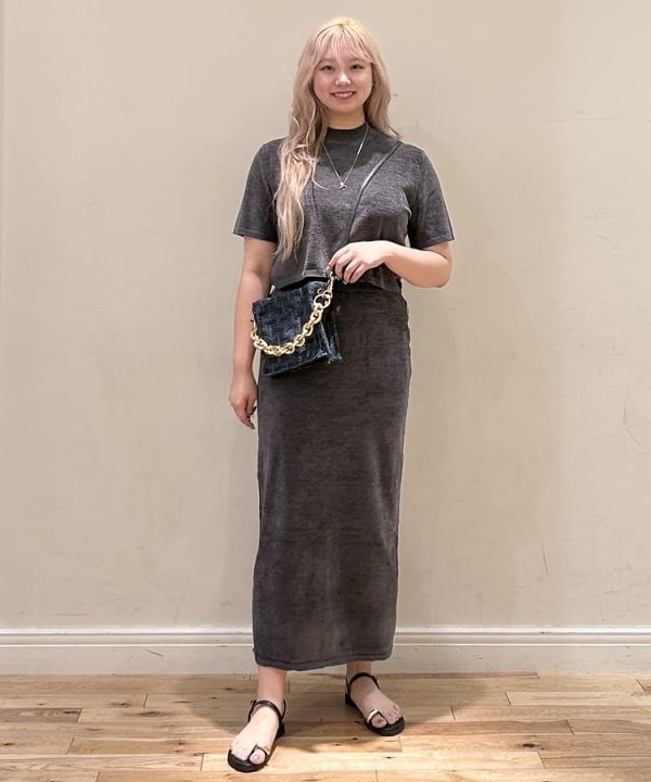 BEAMS HEARTのベロア モックネック プルオーバーを使ったコーディネートを紹介します。｜Rakuten Fashion(楽天ファッション／旧楽天ブランドアベニュー)6180511