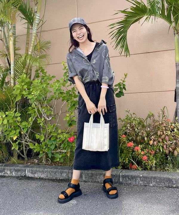 BEAMS HEARTのカットデニム ロングスカートを使ったコーディネートを紹介します。｜Rakuten Fashion(楽天ファッション／旧楽天ブランドアベニュー)6180587