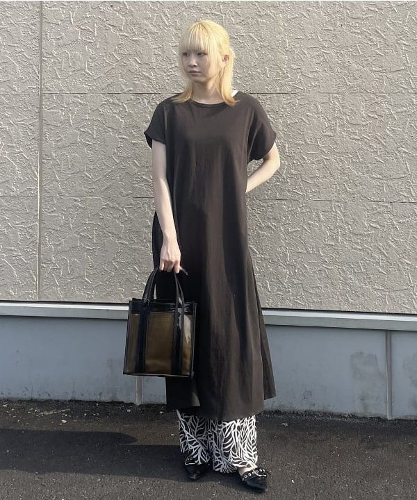 BEAMS HEARTのリーフプリント イージー パンツを使ったコーディネートを紹介します。｜Rakuten Fashion(楽天ファッション／旧楽天ブランドアベニュー)6180824