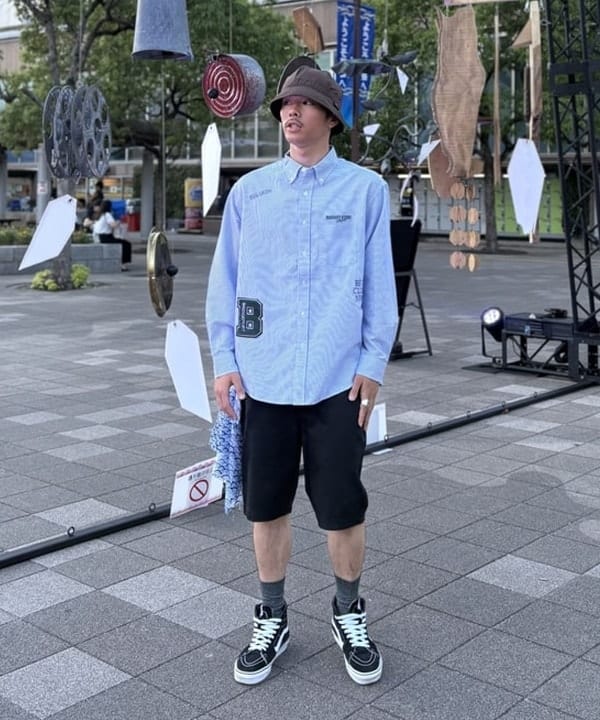 BEAMS HEARTのレタード オックスフォード ボタンダウンシャツを使ったコーディネートを紹介します。｜Rakuten Fashion(楽天ファッション／旧楽天ブランドアベニュー)6180738