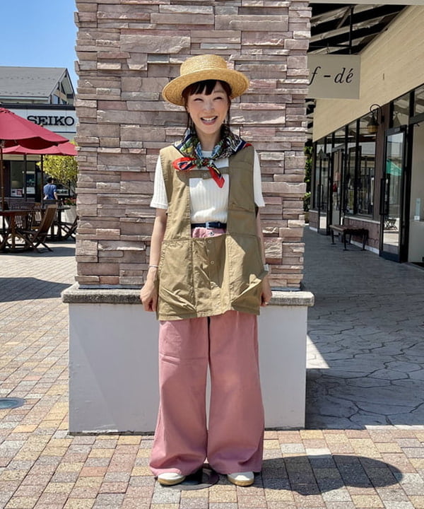 BEAMS OUTLETの2タック カラーパンツを使ったコーディネートを紹介します。｜Rakuten Fashion(楽天ファッション／旧楽天ブランドアベニュー)6180843