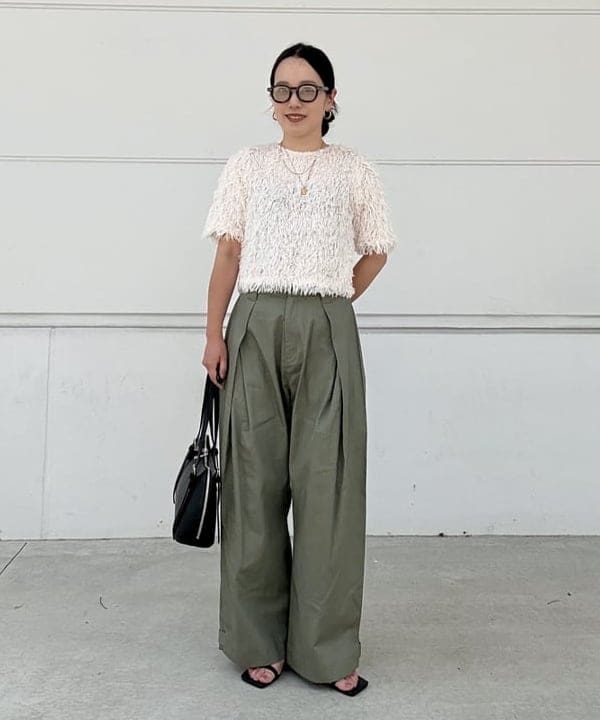 BEAMS HEARTのフェザー ハーフスリーブ プルオーバーを使ったコーディネートを紹介します。｜Rakuten Fashion(楽天ファッション／旧楽天ブランドアベニュー)6180880