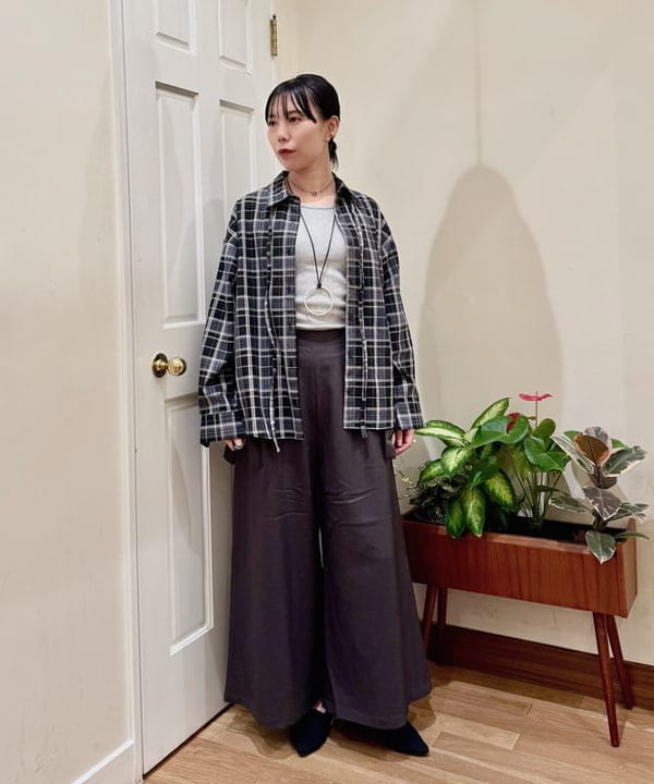 BEAMS HEARTのアシメ カットアウト タンクトップを使ったコーディネートを紹介します。｜Rakuten Fashion(楽天ファッション／旧楽天ブランドアベニュー)6180902