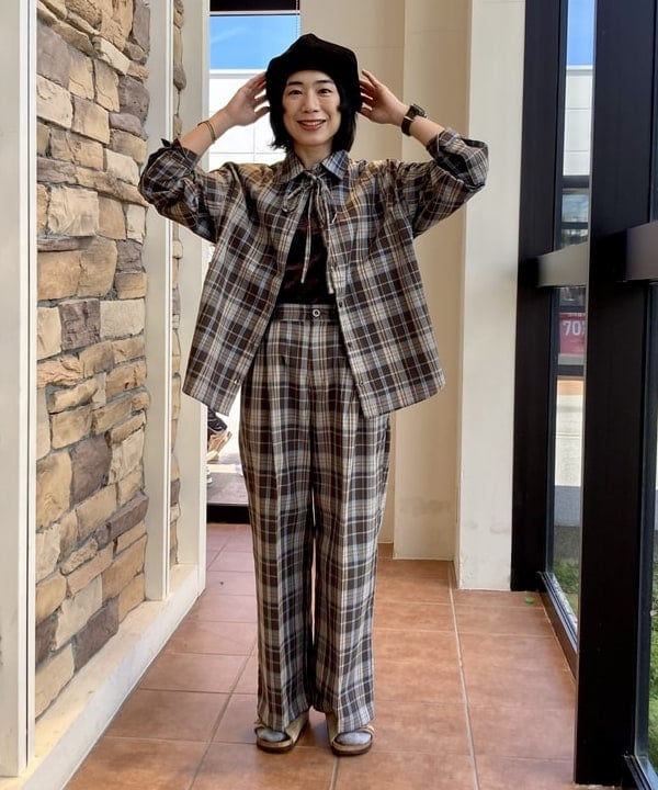 BEAMS HEARTのチェック スラックス ワイド パンツを使ったコーディネートを紹介します。｜Rakuten Fashion(楽天ファッション／旧楽天ブランドアベニュー)6180920