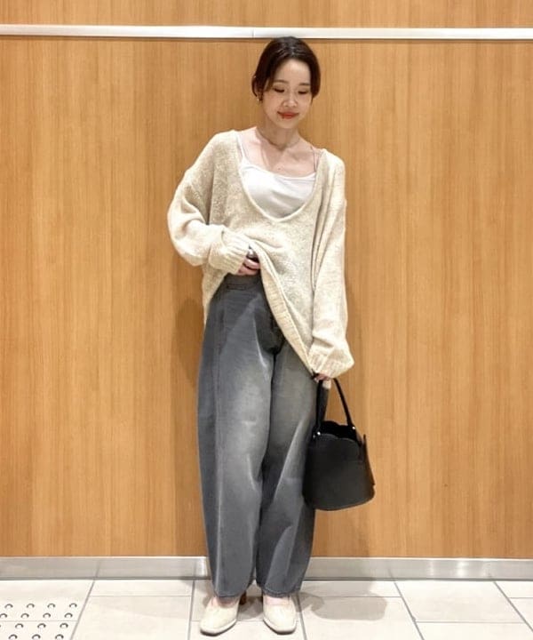 BEAMS HEARTのシアー Vネック ニットを使ったコーディネートを紹介します。｜Rakuten Fashion(楽天ファッション／旧楽天ブランドアベニュー)6181040