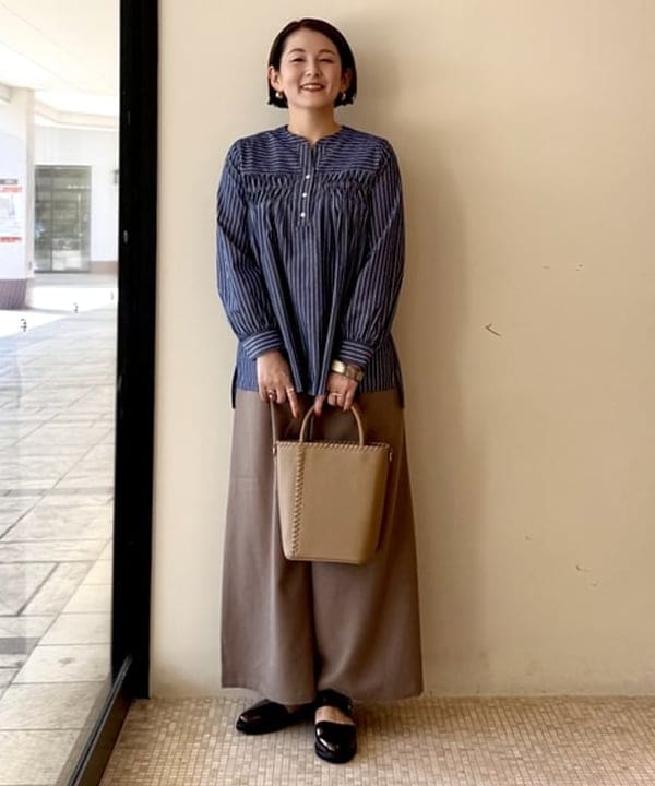 BEAMS HEARTの変形タック ノーカラー ブラウスを使ったコーディネートを紹介します。｜Rakuten Fashion(楽天ファッション／旧楽天ブランドアベニュー)6181114