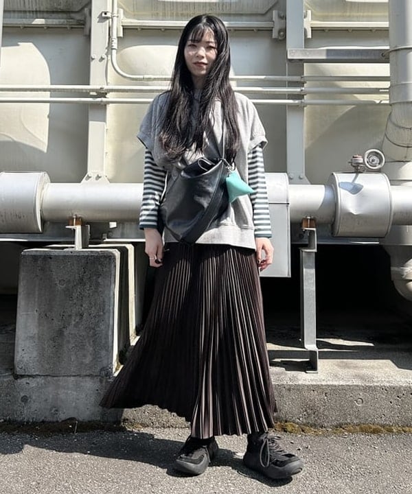 BEAMS HEARTのスウェット ロゴ 刺繍 プルオーバーを使ったコーディネートを紹介します。｜Rakuten Fashion(楽天ファッション／旧楽天ブランドアベニュー)6181207