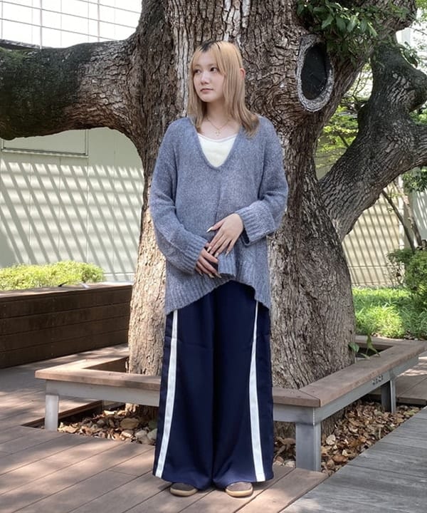 BEAMS HEARTのシアー Vネック ニットを使ったコーディネートを紹介します。｜Rakuten Fashion(楽天ファッション／旧楽天ブランドアベニュー)6181743