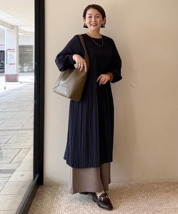 BEAMS HEARTの【洗濯機洗い可】クロスケシプリーツ ワンピース 25AW お仕事 ビジネス 通勤 オンオフ兼用を使ったコーディネートを紹介します。｜Rakuten Fashion(楽天ファッション／旧楽天ブランドアベニュー)6181790