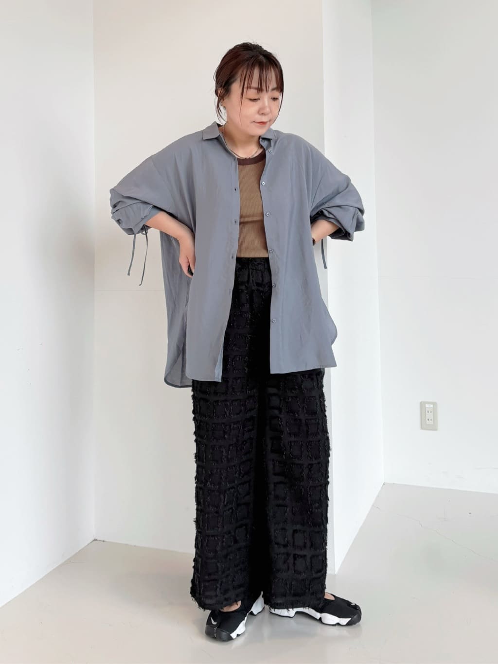 AMERICAN HOLICのシアーバックギャザーリボンシャツを使ったコーディネートを紹介します。｜Rakuten Fashion(楽天ファッション／旧楽天ブランドアベニュー)6182270