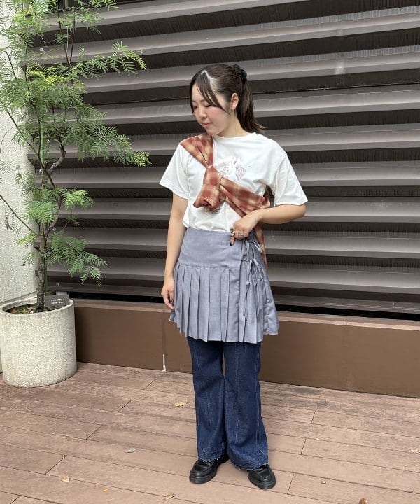 BEAMS HEARTのカラフル プリント Tシャツを使ったコーディネートを紹介します。｜Rakuten Fashion(楽天ファッション／旧楽天ブランドアベニュー)6185451