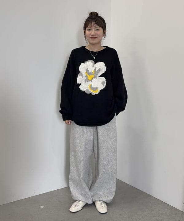 BEAMS HEARTのフラワー モチーフ ロング スリーブ ニットを使ったコーディネートを紹介します。｜Rakuten Fashion(楽天ファッション／旧楽天ブランドアベニュー)6188263