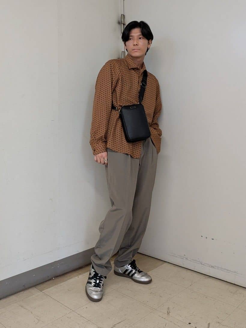 TAKEO KIKUCHIのボーラーハット柄 長袖シャツを使ったコーディネートを紹介します。｜Rakuten Fashion(楽天ファッション／旧楽天ブランドアベニュー)6188975