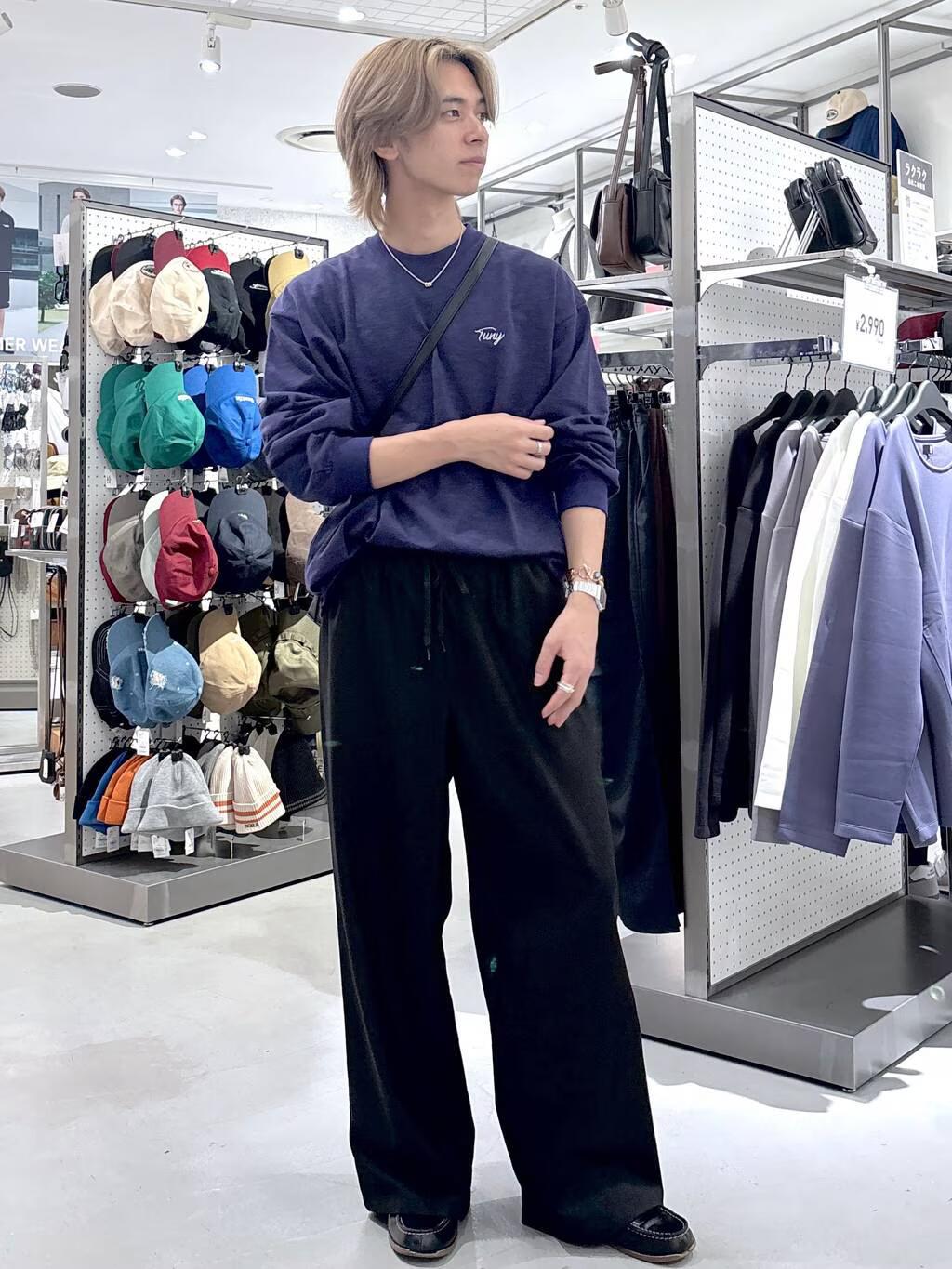 LAKOLEのスラブロゴ刺繍ロンTを使ったコーディネートを紹介します。｜Rakuten Fashion(楽天ファッション／旧楽天ブランドアベニュー)6197335