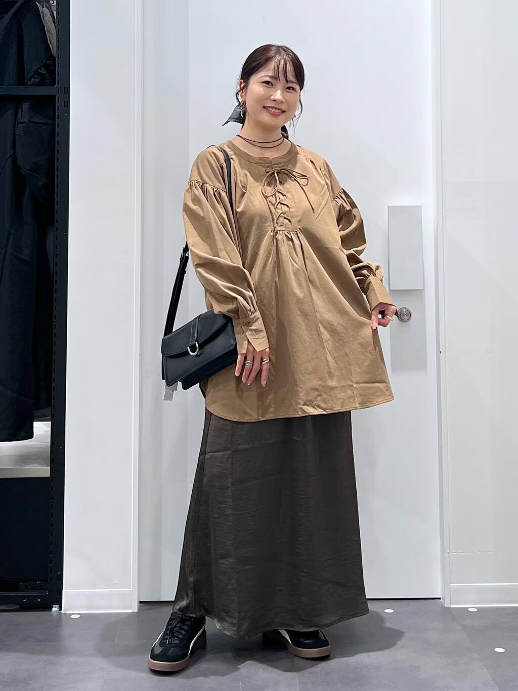 LAKOLEのレースアップブラウスを使ったコーディネートを紹介します。｜Rakuten Fashion(楽天ファッション／旧楽天ブランドアベニュー)6197337