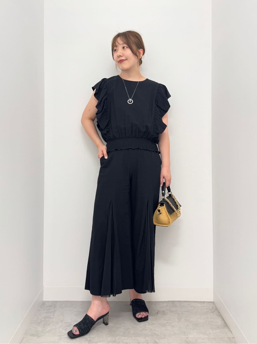 Vinのリネンブレンドラッフルブラウスを使ったコーディネートを紹介します。｜Rakuten Fashion(楽天ファッション／旧楽天ブランドアベニュー)6199590