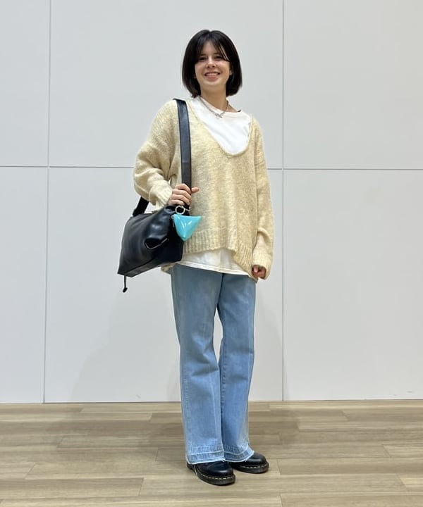 BEAMS HEARTのシアー Vネック ニットを使ったコーディネートを紹介します。｜Rakuten Fashion(楽天ファッション／旧楽天ブランドアベニュー)6202841