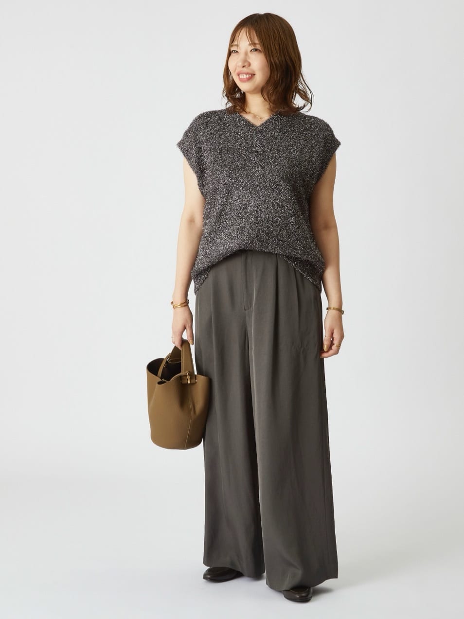 1er Arrondissementのラメモールニットジレを使ったコーディネートを紹介します。｜Rakuten Fashion(楽天ファッション／旧楽天ブランドアベニュー)6203590