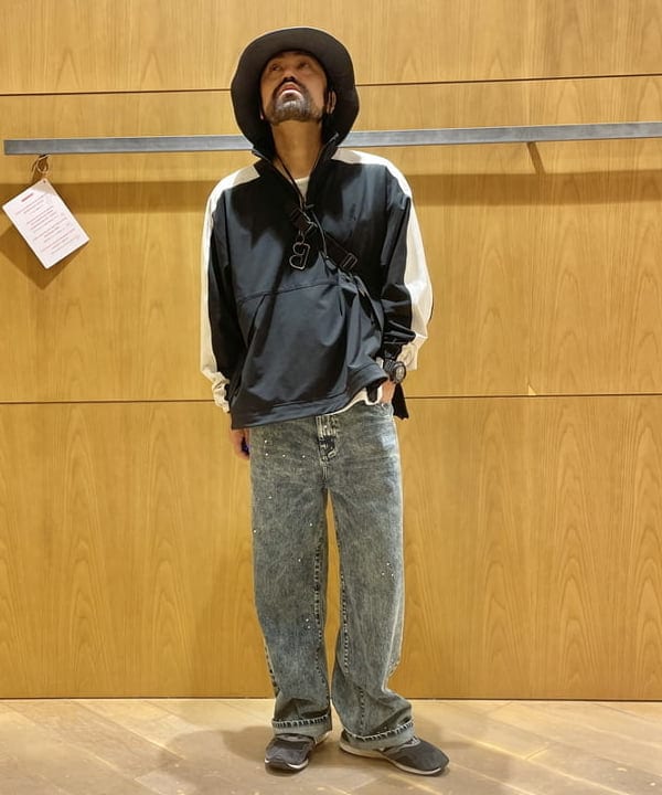 BEAMS OUTLETの2トーン ハーフジップ ブルゾンを使ったコーディネートを紹介します。｜Rakuten Fashion(楽天ファッション／旧楽天ブランドアベニュー)6206839