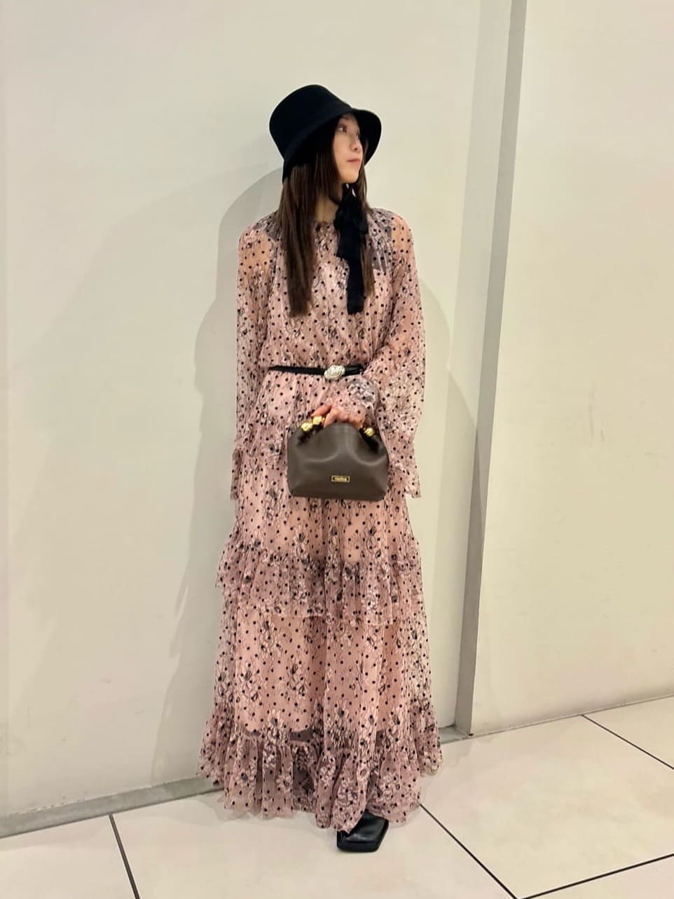 allurevilleの【LOULOU WILLOUGHBY】フロッキードットレースワンピースを使ったコーディネートを紹介します。｜Rakuten Fashion(楽天ファッション／旧楽天ブランドアベニュー)6208499